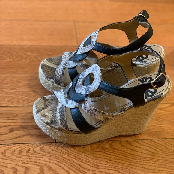 Black and grey snakeskin wedges - Picture 2 of 3